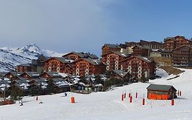 Appart 3 pièces pour 5 à 7 personnes ski au pieds dans résidence avec Piscine